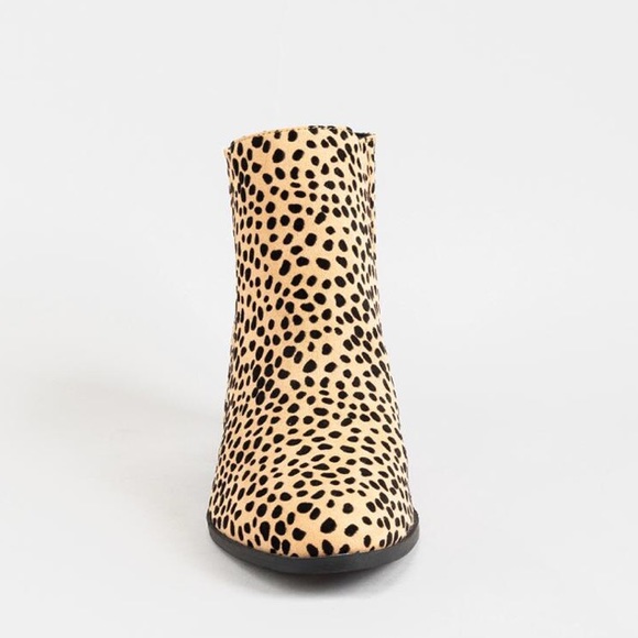 Qupid Topanga Chelsea Booties - SZ 8 - Leopard - Picture 3 of 11